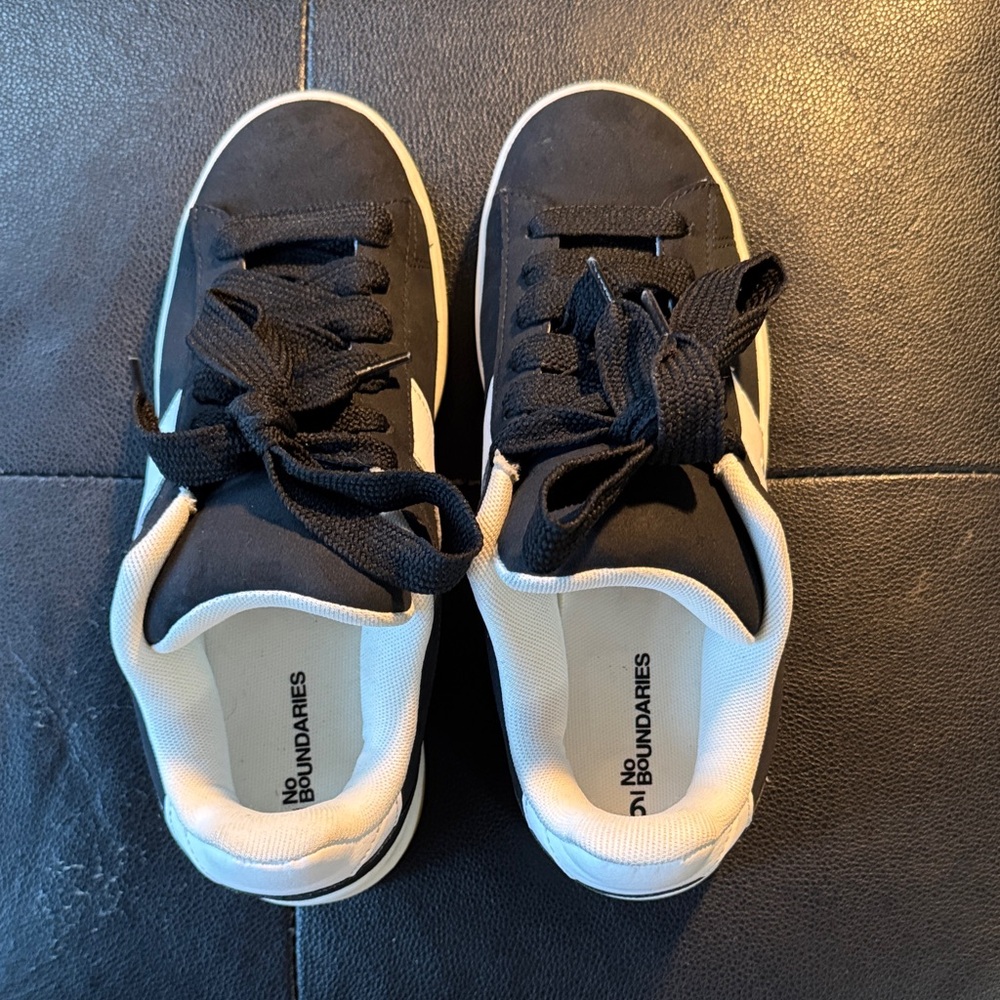 No Boundaries Black and White Casual Low-Top Sneakers